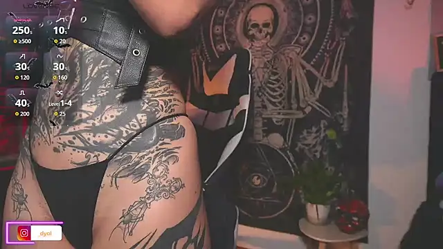 Dalia Vorhees online show from 11-22-25, 01:48