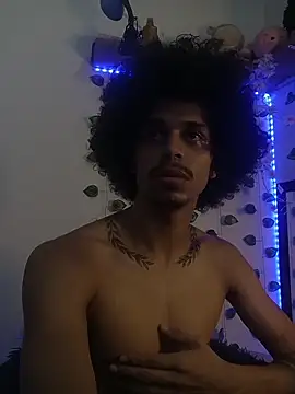 Snapshot of aaron_play chatting on 11-05-25, 01:47 aaron play online show from 11-05-25, 01:47