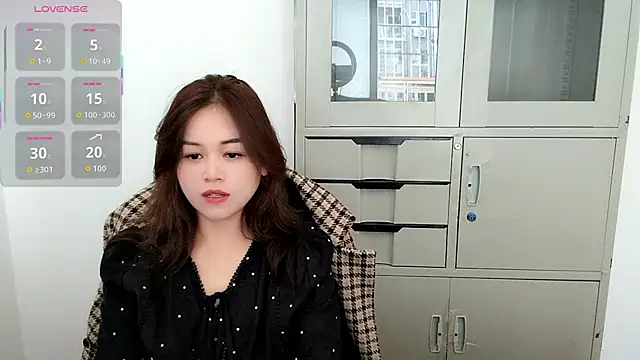 Snapshot of Ella-61 chatting on 10-25-25, 07:18 Ella-61 online show from 10-25-25, 07:18