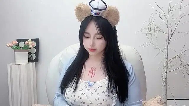 Snapshot of Love-hanzaizai718 chatting on 11-26-25, 02:06 Love-hanzaizai718 online show from 11-26-25, 02:06