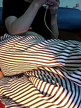 Cherry Le02 online show from 11-22-25, 02:16