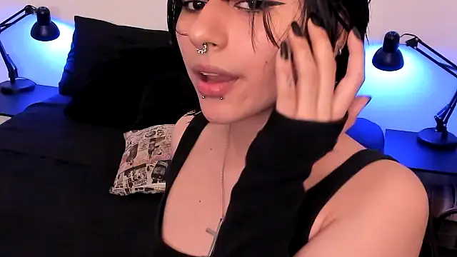 Snapshot of Nammoth chatting on 12-23-25, 08:02 Nammoth online show from 12-23-25, 08:02