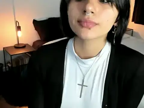 Snapshot of Nammoth chatting on 10-27-25, 04:13 Nammoth online show from 10-27-25, 04:13