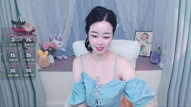Snapshot of Xiaodie-baby chatting on 05-21-26, 02:53 Xiaodie-baby online show from 05-21-26, 02:53