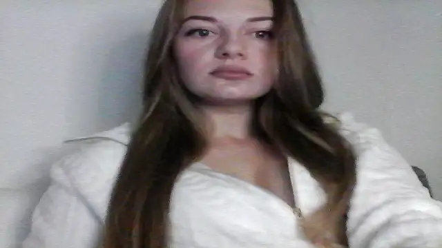 Snapshot of EllaMoonlight chatting on 11-05-25, 09:07 EllaMoonlight online show from 11-05-25, 09:07