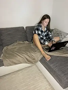 Snapshot of EllaMoonlight chatting on 12-01-25, 09:15 EllaMoonlight online show from 12-01-25, 09:15