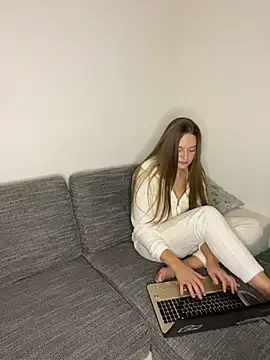 Snapshot of EllaMoonlight chatting on 11-21-25, 10:53 EllaMoonlight online show from 11-21-25, 10:53