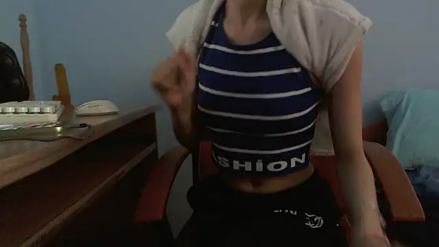 Snapshot of andreea713 chatting on 05-22-26, 01:53 andreea713 online show from 05-22-26, 01:53
