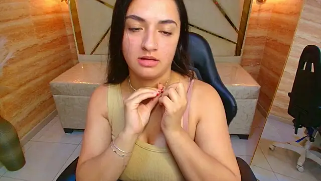 Snapshot of rachel_r_ chatting on 10-23-25, 01:43 rachel r online show from 10-23-25, 01:43