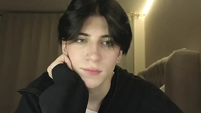 Oliver star boy  online show from 03-15-26, 08:38