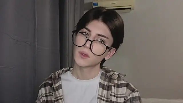 Oliver star boy  online show from 11-12-25, 06:34