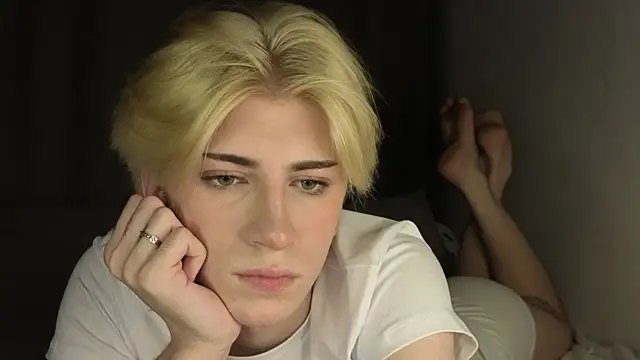 Snapshot of Oliver_star_boy_ chatting on 05-12-26, 06:25 Oliver star boy online show from 05-12-26, 06:25