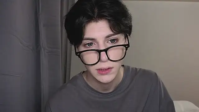 Oliver star boy  online show from 10-28-25, 05:12