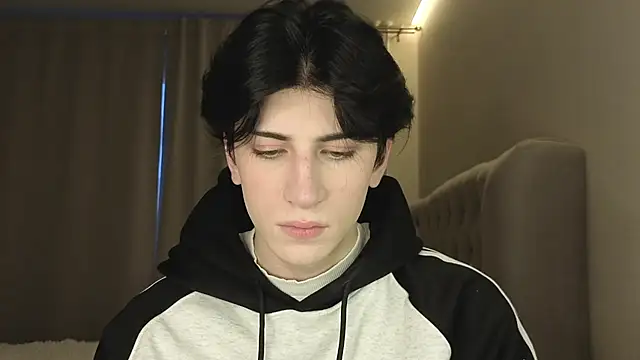 Oliver star boy  online show from 02-26-26, 02:50