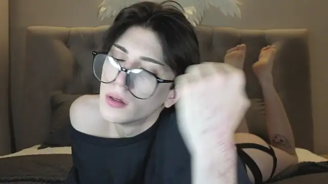 Oliver star boy  online show from 01-06-26, 03:32