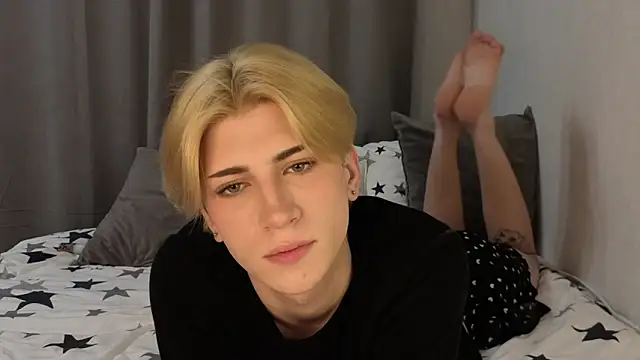 Snapshot of Oliver_star_boy_ chatting on 05-03-26, 05:16 Oliver star boy online show from 05-03-26, 05:16