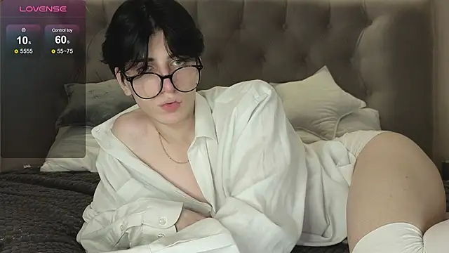 Oliver star boy  online show from 02-17-26, 05:32