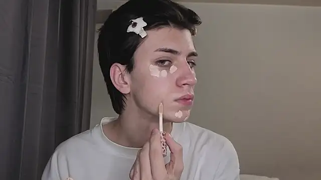 Oliver star boy  online show from 10-31-25, 04:25