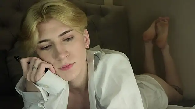 Snapshot of Oliver_star_boy_ chatting on 04-27-26, 06:06 Oliver star boy online show from 04-27-26, 06:06
