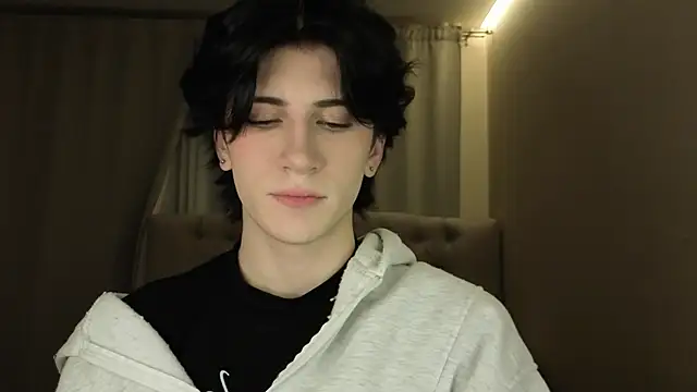 Snapshot of Oliver_star_boy_ chatting on 04-18-26, 06:54 Oliver star boy online show from 04-18-26, 06:54