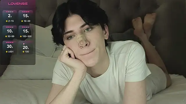 Oliver star boy  online show from 02-22-26, 04:19