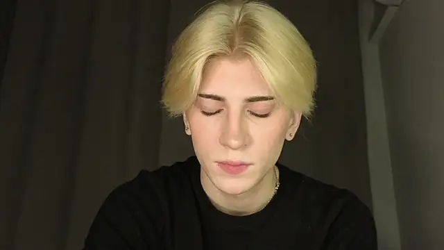 Snapshot of Oliver_star_boy_ chatting on 05-11-26, 05:54 Oliver star boy online show from 05-11-26, 05:54