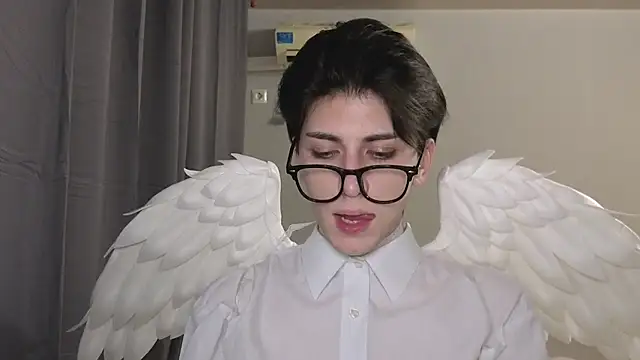 Oliver star boy  online show from 10-30-25, 04:59