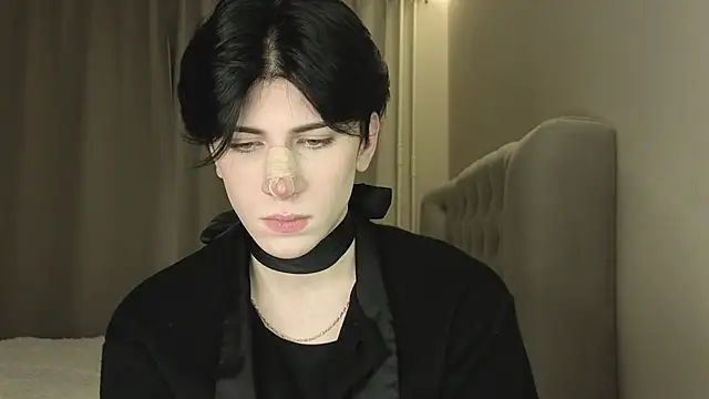 Oliver star boy  online show from 02-25-26, 04:29