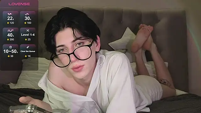 Oliver star boy  online show from 02-20-26, 05:26