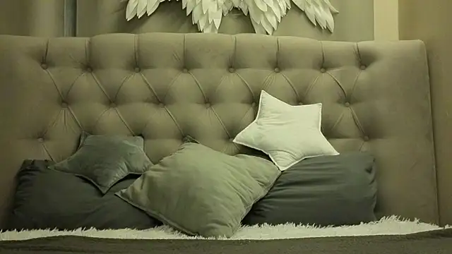 Oliver star boy  online show from 04-08-26, 07:48