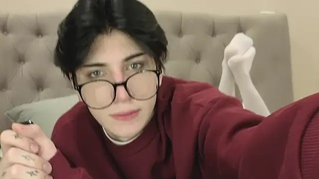 Oliver star boy  online show from 02-14-26, 03:45