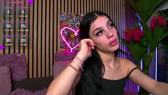 Snapshot of MirunaHaze chatting on 01-17-26, 05:00 MirunaHaze online show from 01-17-26, 05:00