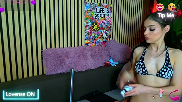 Snapshot of MirunaHaze chatting on 05-22-26, 03:21 MirunaHaze online show from 05-22-26, 03:21