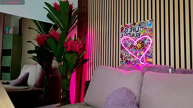 Snapshot of MirunaHaze chatting on 04-14-26, 03:44 MirunaHaze online show from 04-14-26, 03:44