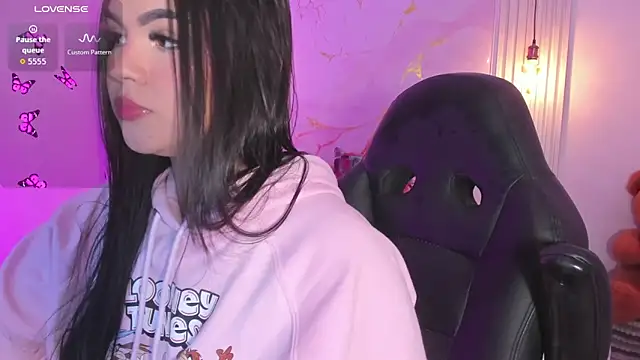 amber white15 online show from 04-14-26, 03:11