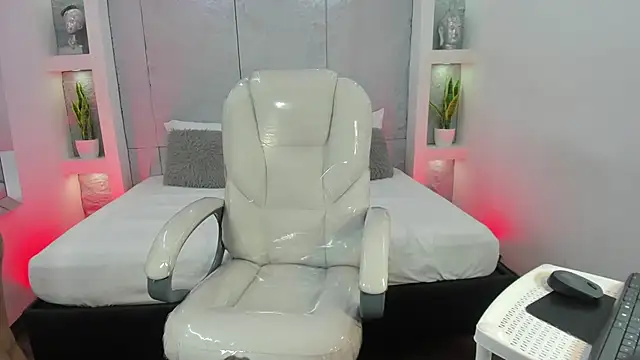 AmyColman  online show from 11-13-25, 11:36