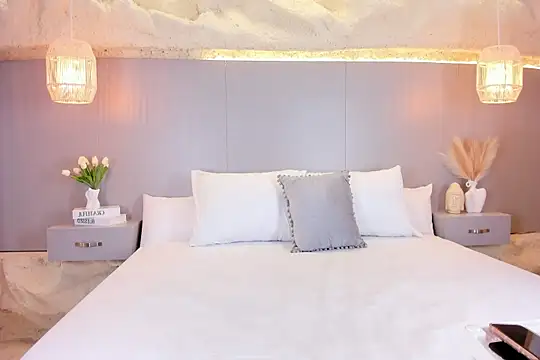 AmyColman  online show from 04-04-26, 11:50