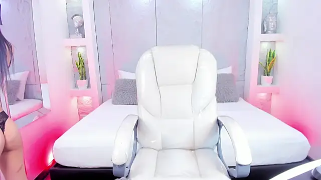 AmyColman  online show from 11-12-25, 11:47