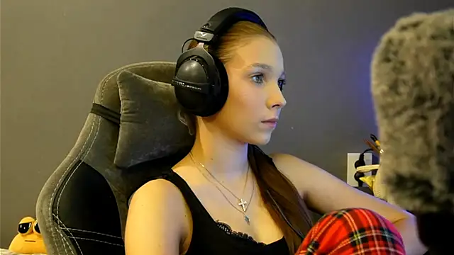 Softixq online show from 12-14-25, 03:17