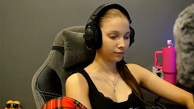 Softixq online show from 12-17-25, 03:17