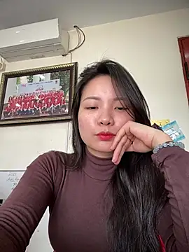 Bee Yellow00 online show from 03-12-26, 03:01