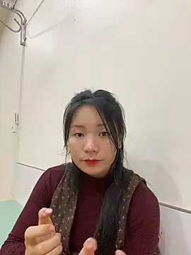 Bee Yellow00 online show from 02-05-26, 05:03