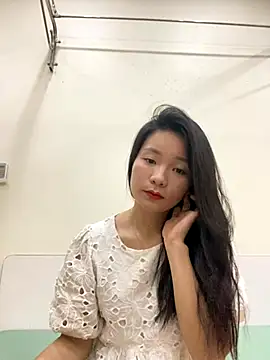 Bee Yellow00 online show from 11-10-25, 04:28