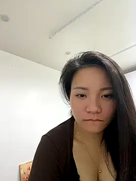 Bee Yellow00 online show from 11-21-25, 05:56