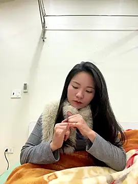 Bee Yellow00 online show from 01-08-26, 05:02