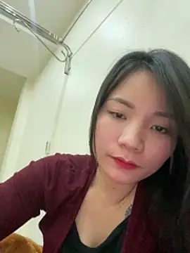 Bee Yellow00 online show from 02-02-26, 05:17