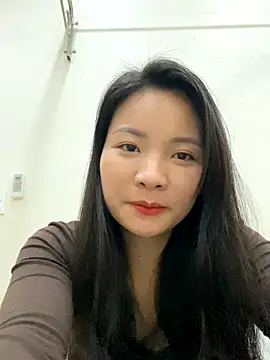 Bee Yellow00 online show from 12-16-25, 05:22