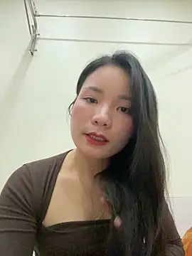 Bee Yellow00 online show from 11-20-25, 04:57