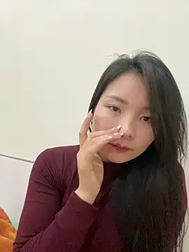 Bee Yellow00 online show from 02-11-26, 04:45