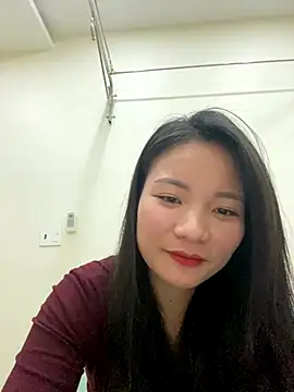 Bee Yellow00 online show from 12-20-25, 04:59